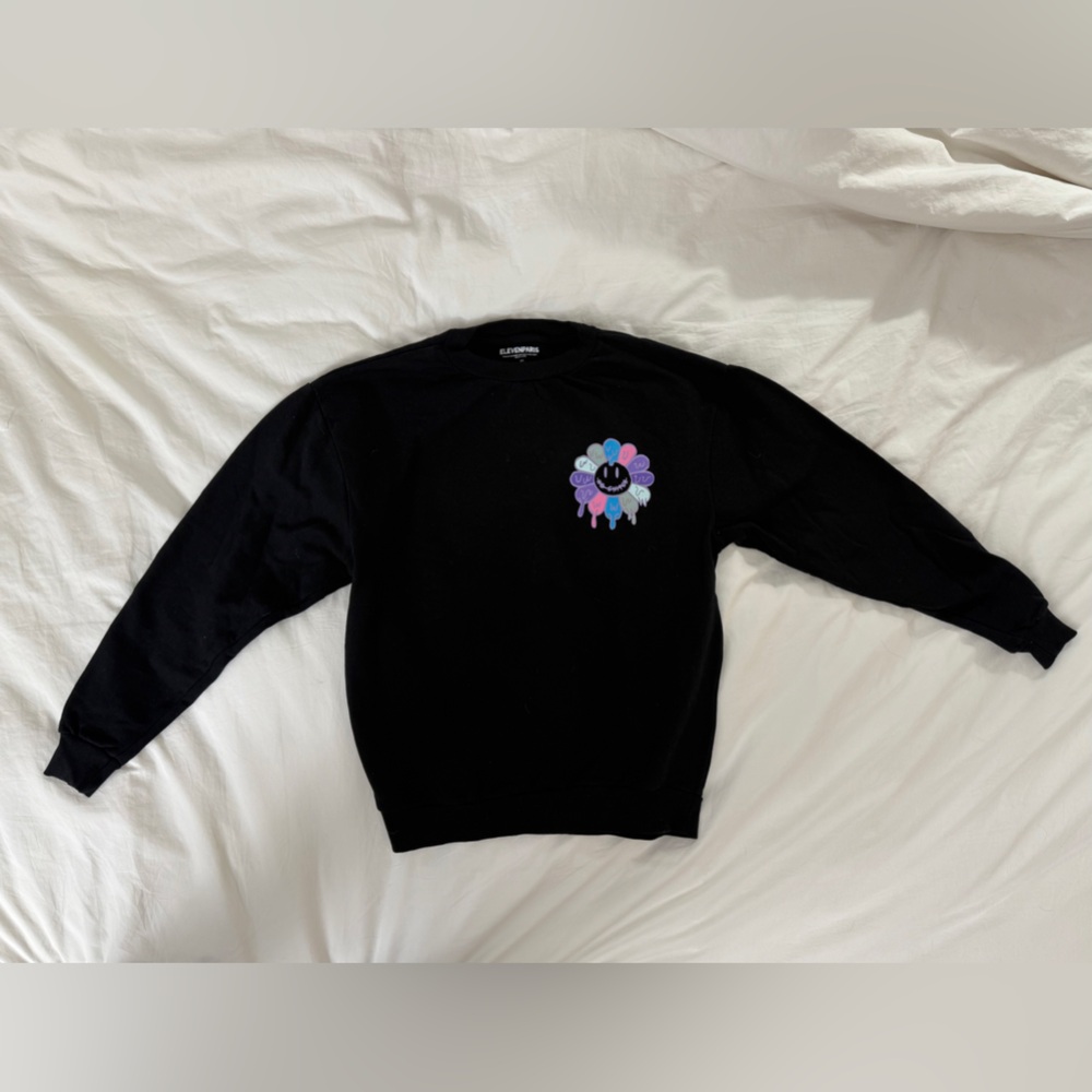 ELEVENPARIS Black Sweatshirt with Vibrant Floral Design